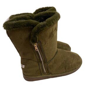 Green Fuzzy Boots Size 8.5